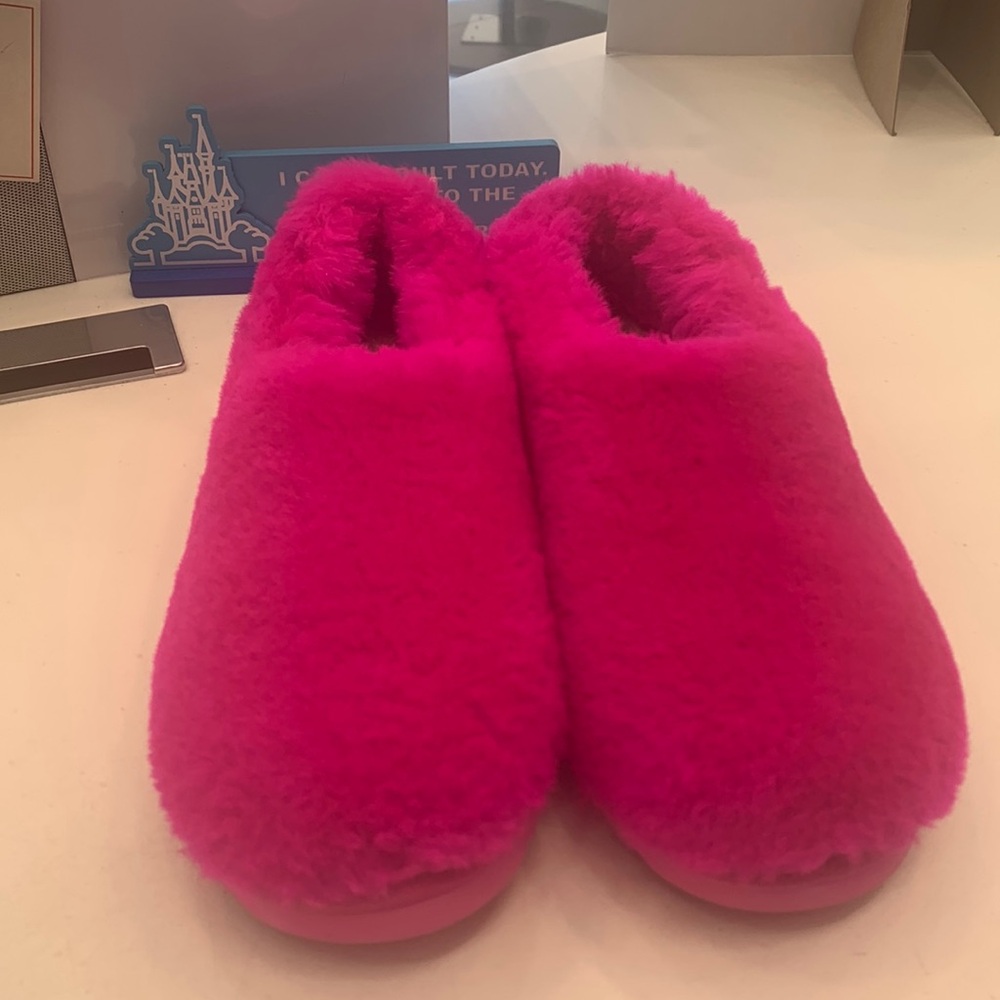 Ugg fuchsia pink booties